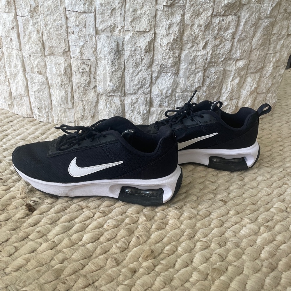 Size 9 Nike Air Max athletic shoes